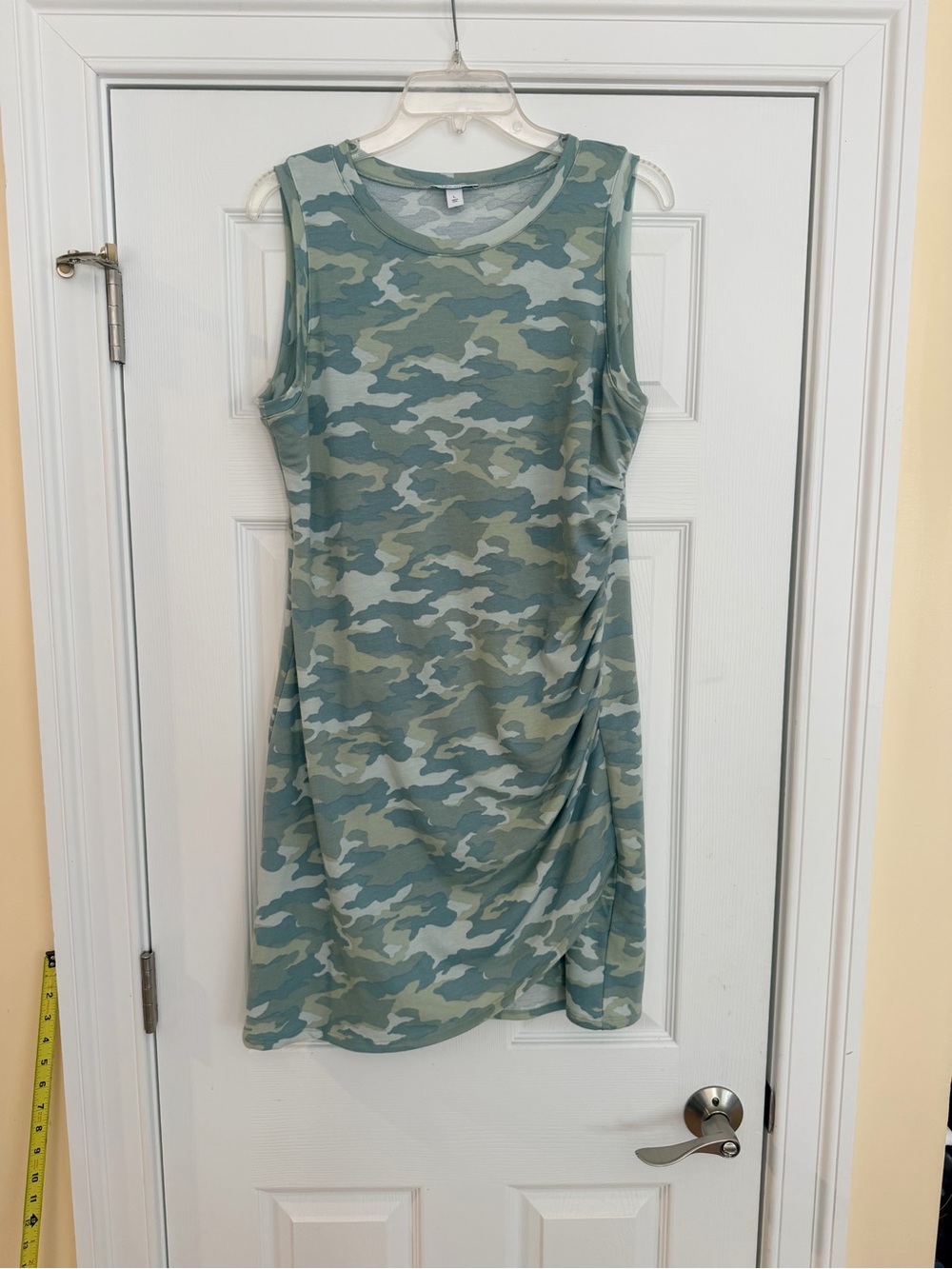 Ladies size Large "Nine West" Sleeveless Camo Midi Dress in Sage & Light Blue GC